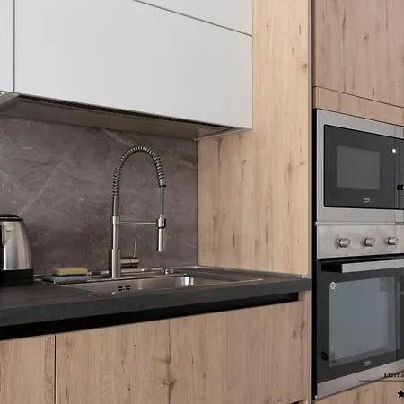 Gfc Eternal - 5min To Tiburtina Station Metrob, 2 Bathrooms, Terrace, A-c * Rome