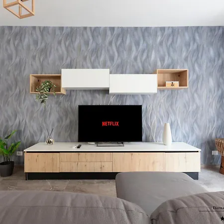 Apartment Gfc Eternal - 5min To Tiburtina Station Metrob, 2 Bathrooms, Terrace, A-c Rome