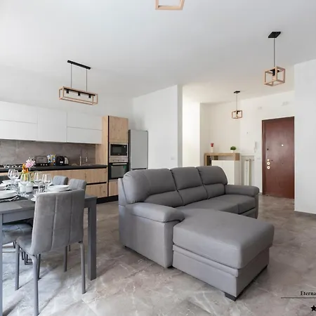 Apartment Gfc Eternal - 5min To Tiburtina Station Metrob, 2 Bathrooms, Terrace, A-c *