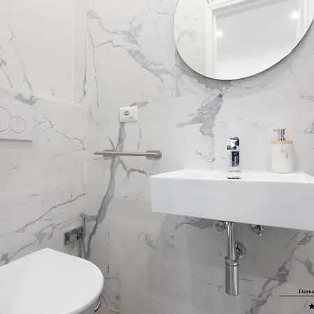 Apartment Gfc Eternal - 5min To Tiburtina Station Metrob, 2 Bathrooms, Terrace, A-c Rome