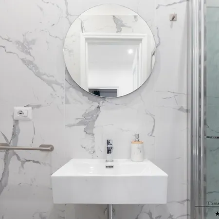 Appartement Gfc Eternal - 5min To Tiburtina Station Metrob, 2 Bathrooms, Terrace, A-c *